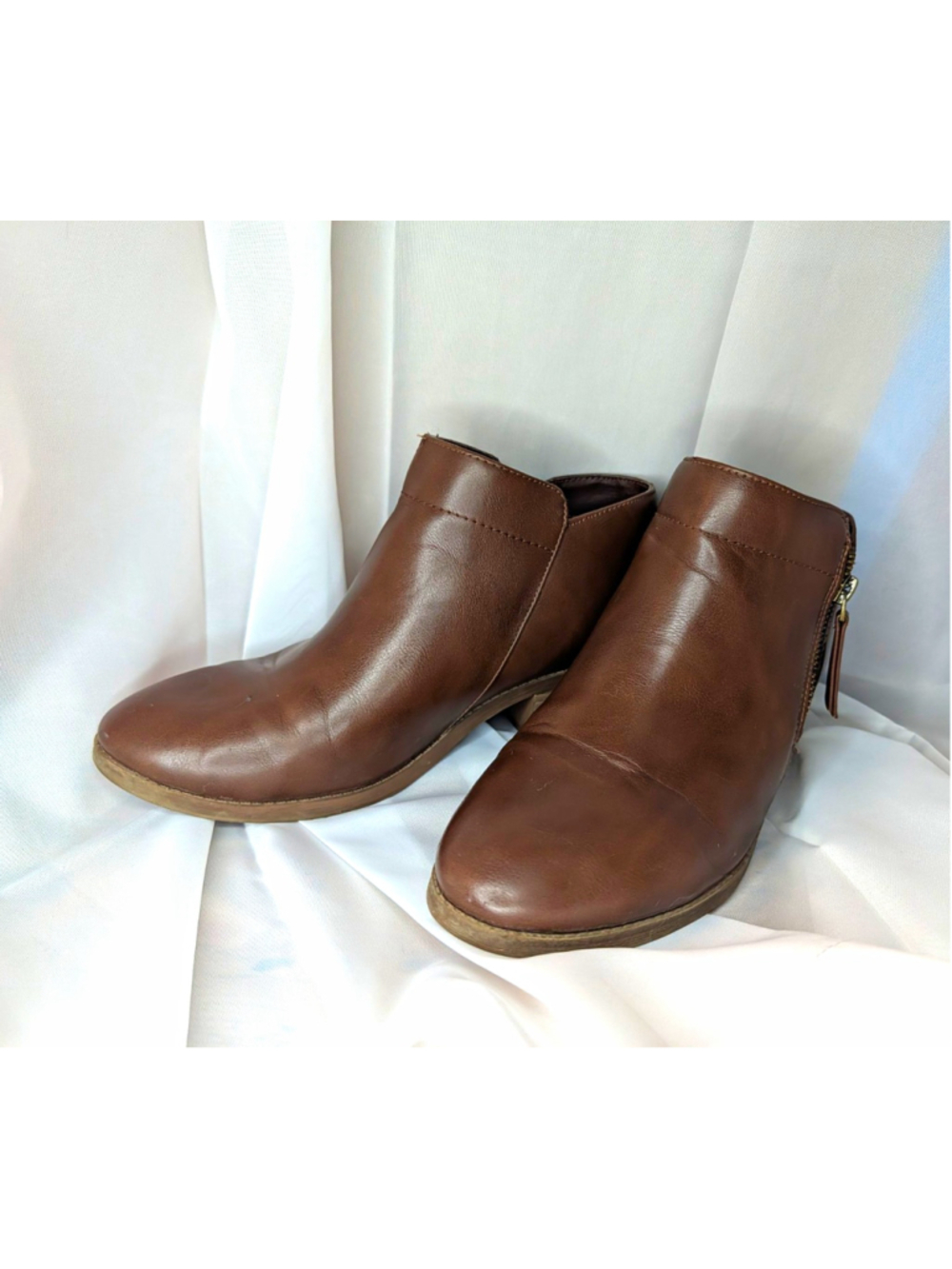Time and Tru Womens 7.5 Wide Brown Ankle Booties Side Zip Memory Foam Side Zip
